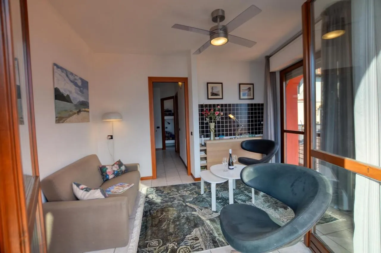 Lake View Apartment Golden Triangle Acquaseria Italy