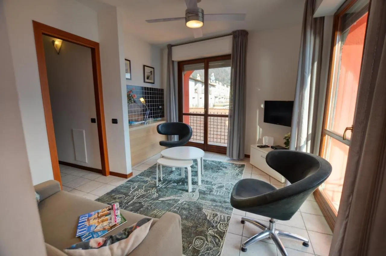 Lake View Apartment Golden Triangle Acquaseria