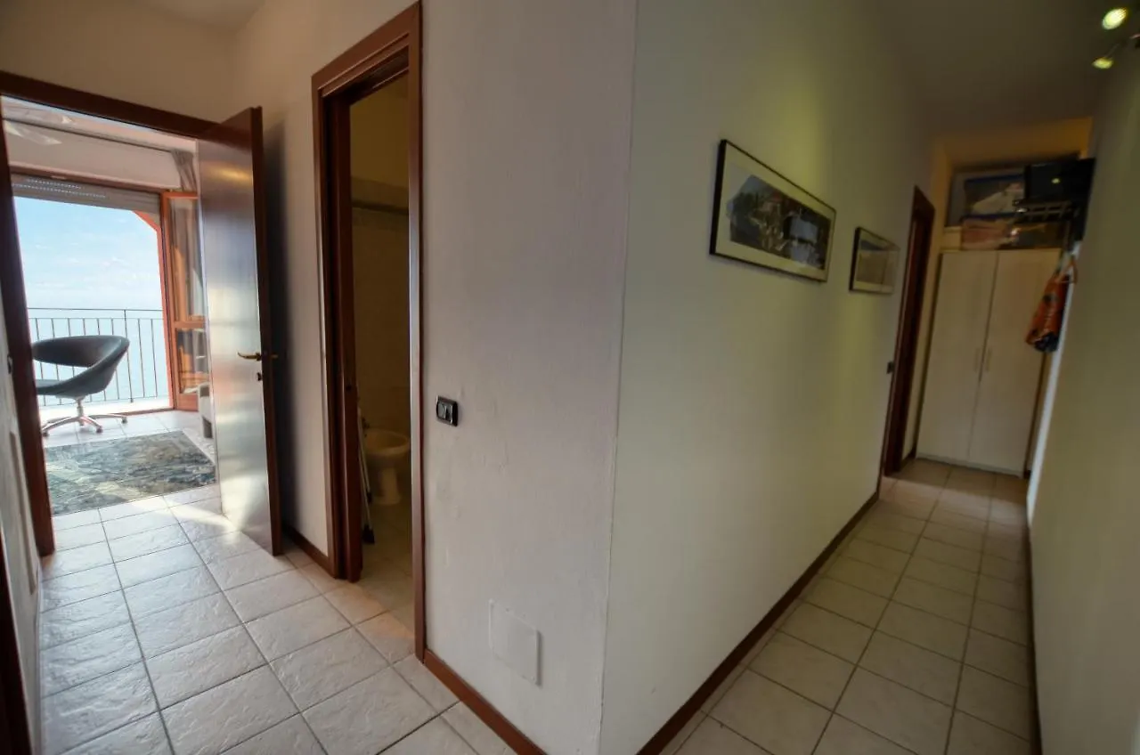 Lake View Apartment Golden Triangle Acquaseria