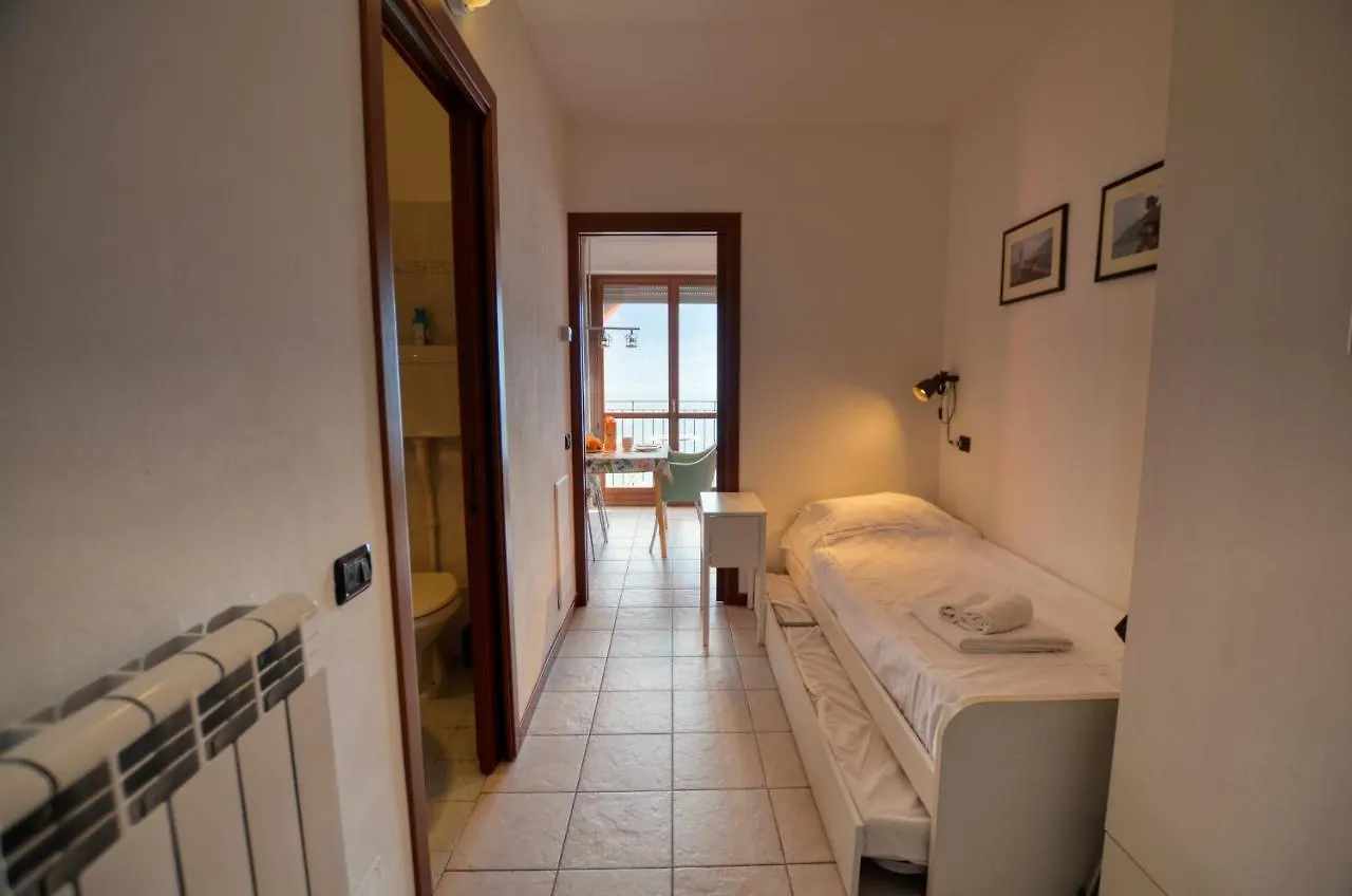 Lake View Apartment Golden Triangle Acquaseria 0*,  Italië