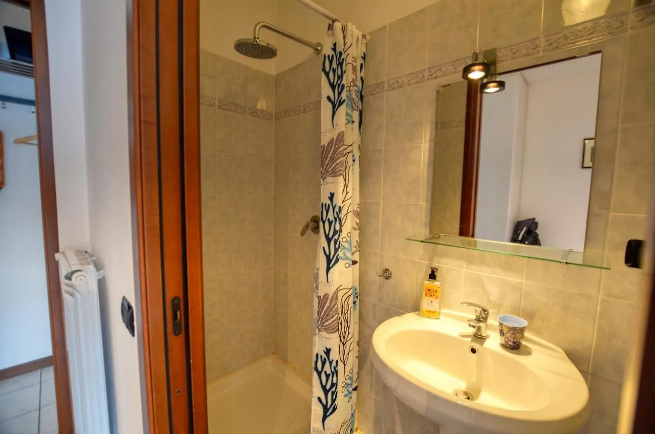 Lake View Apartment Golden Triangle Acquaseria