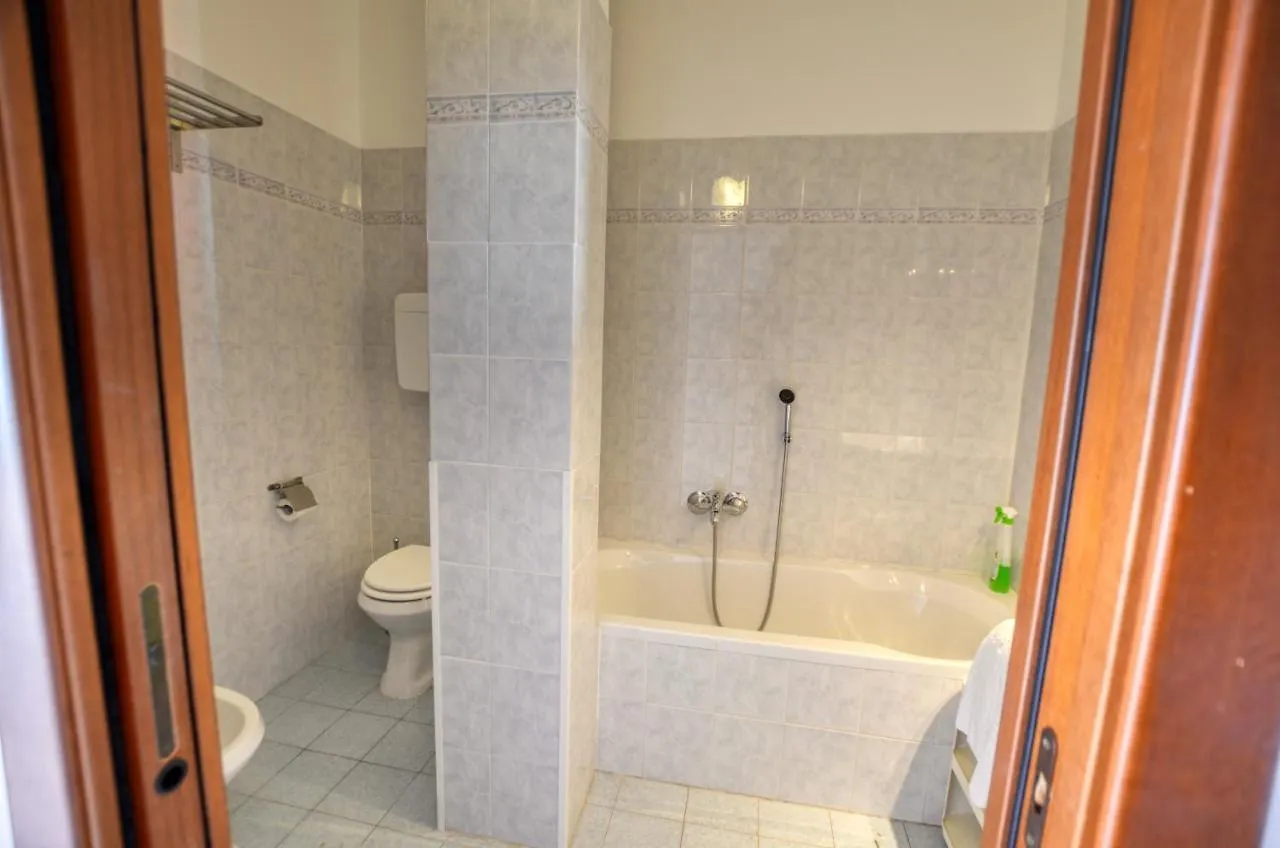 Lake View Apartment Golden Triangle Acquaseria