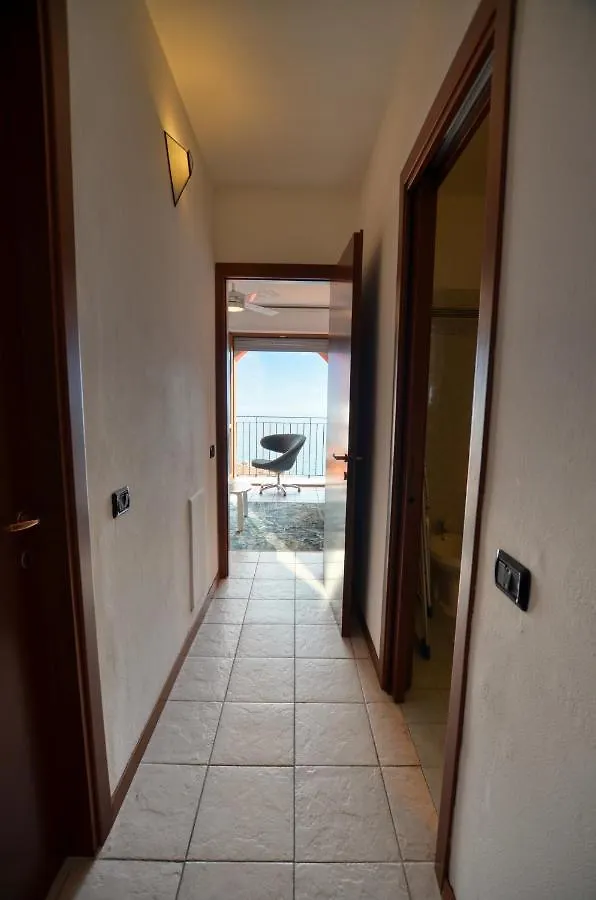 Lake View Apartment Golden Triangle Acquaseria